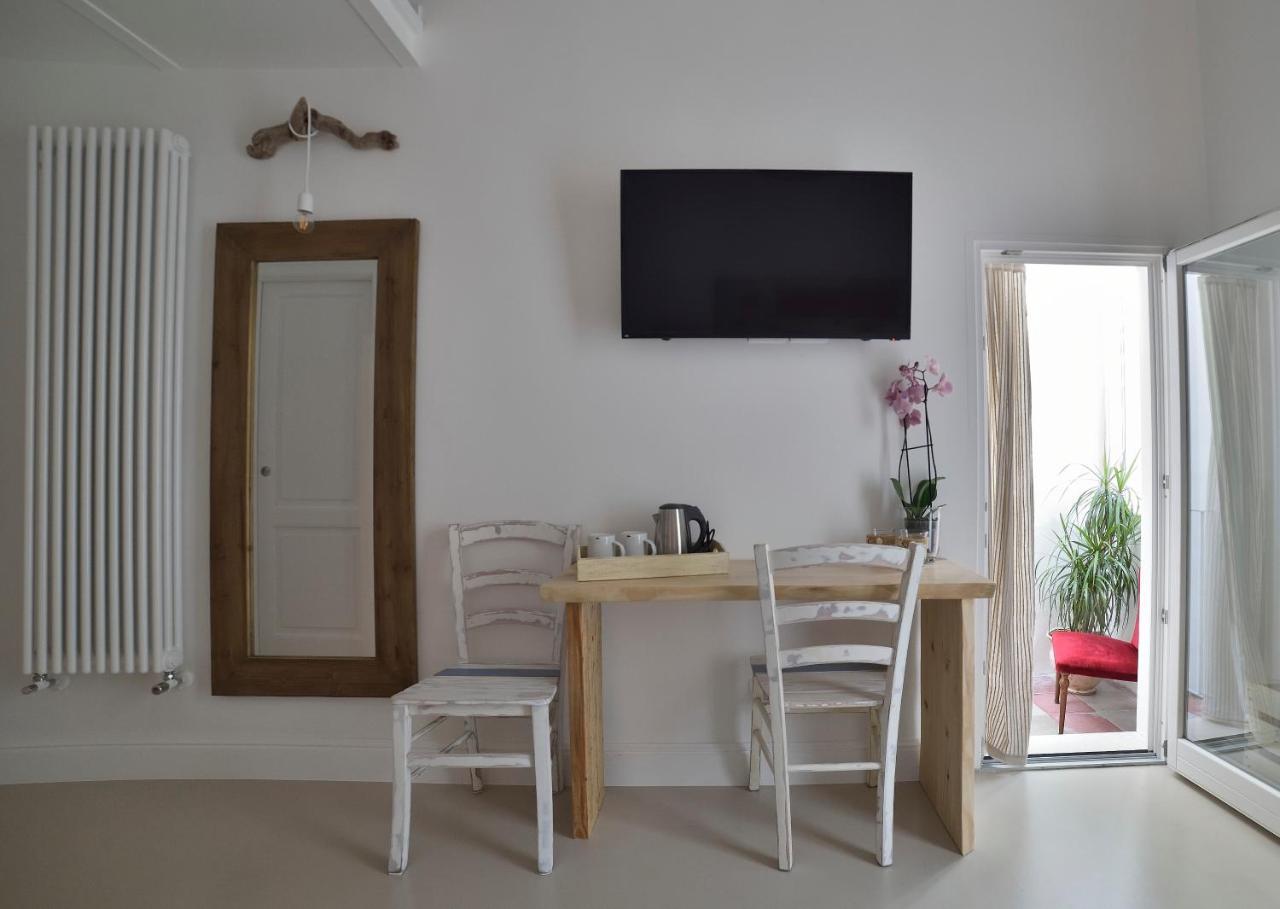 Camera Matrimoniale/Doppia con Letti Singoli con Bagno Privato e Balcone